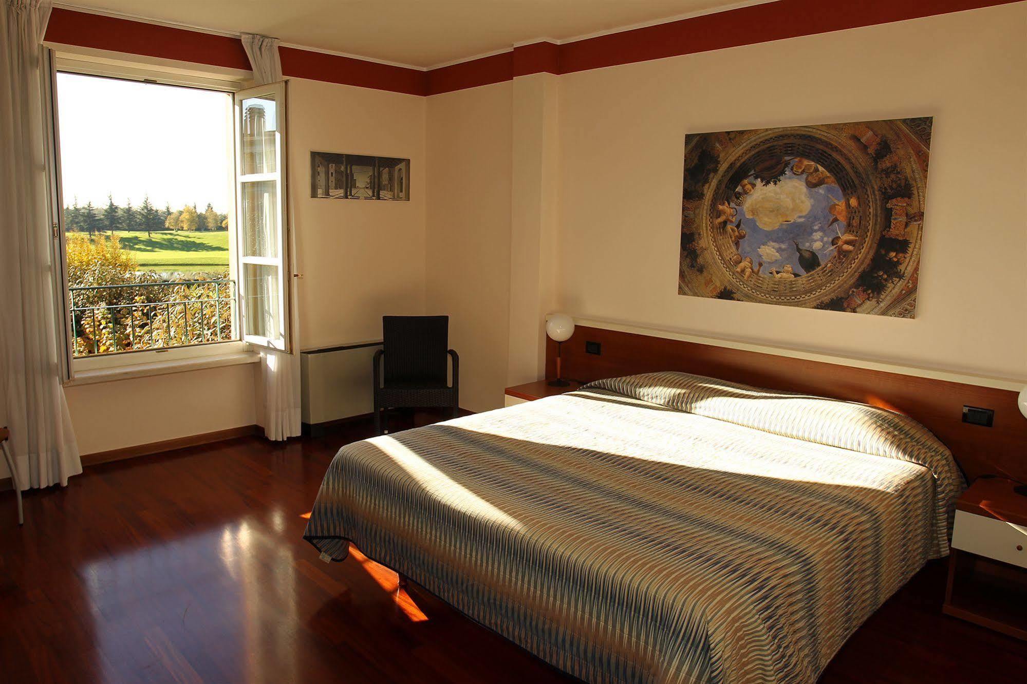Le Robinie Golf & Resort Solbiate Olona Exterior photo