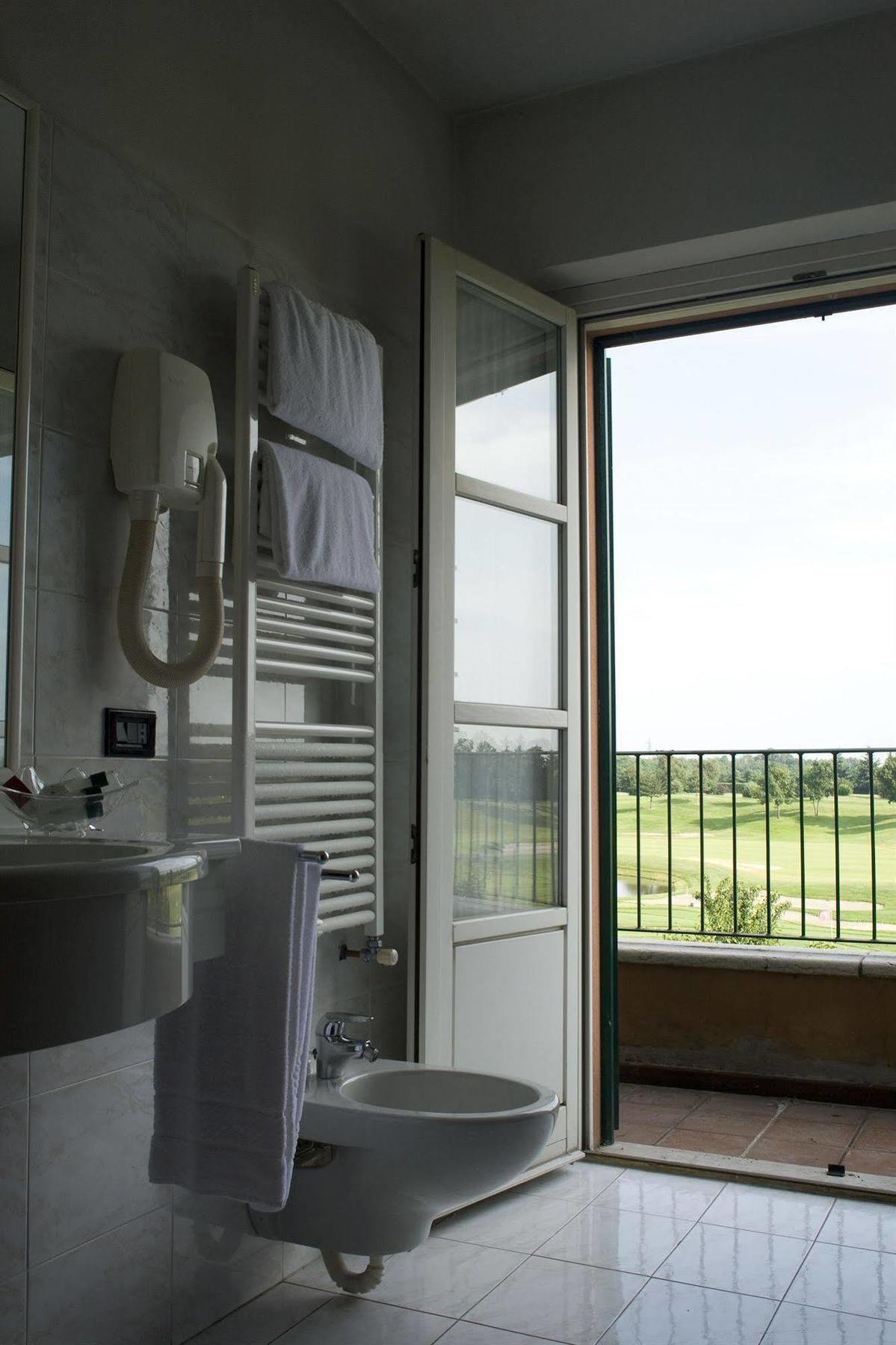 Le Robinie Golf & Resort Solbiate Olona Exterior photo